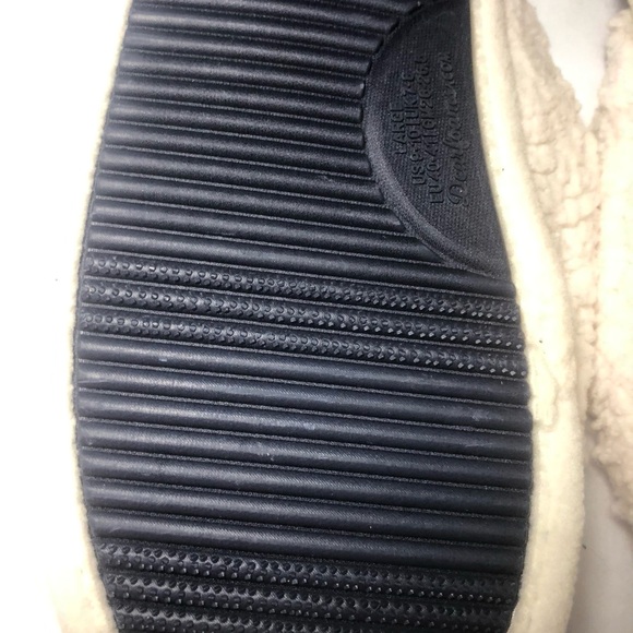 Official Cookie tester Dearfoams Cream Slippers with Gingerbread Design - Picture 10 of 11